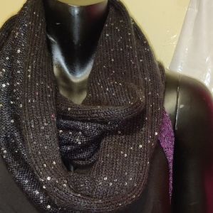 🗺️ Infinity Sequin Knit Scarf Super Soft EUC sexy